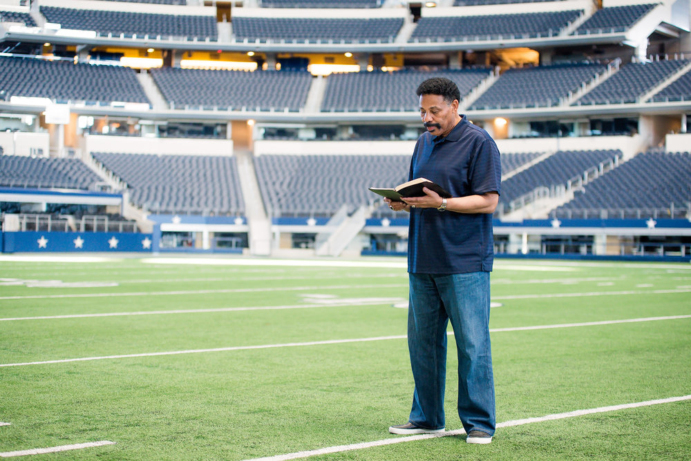 Dr. Evans-AT&T Stadium Shoot-PharrisPhotos.com-15.jpg