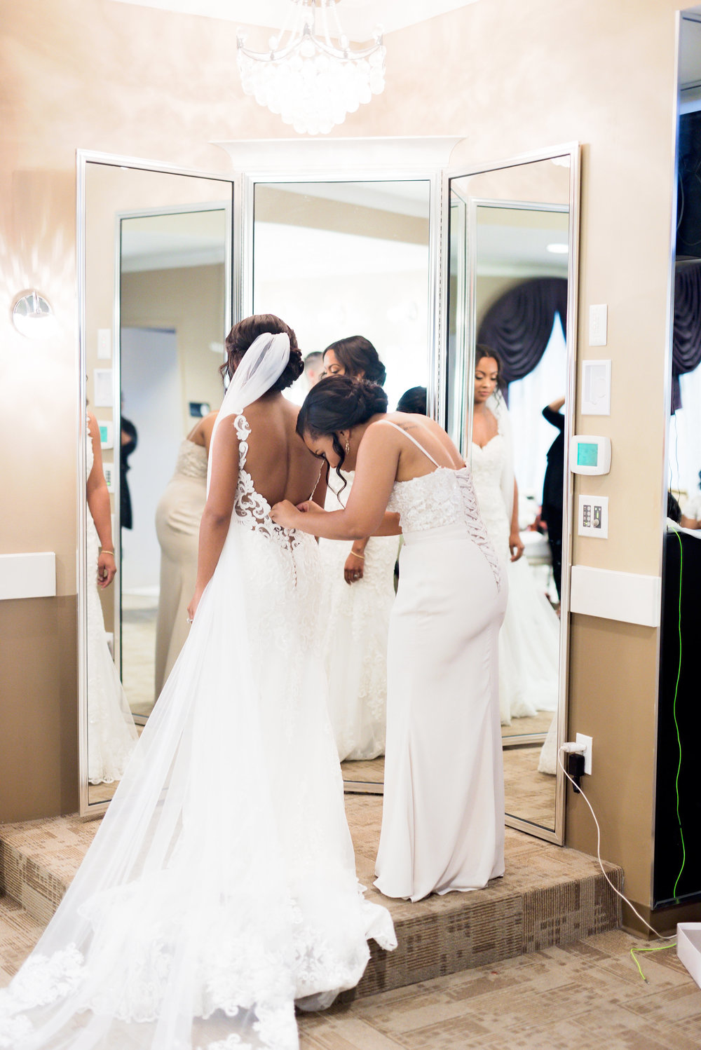 Dallas Wedding- Texas- Pharris Photography- Chelsea + Aaron- Bride- Wedding Gown