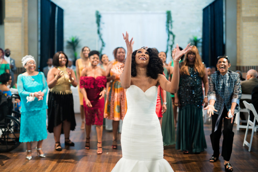 Houston Wedding- Pharris Photography- Reception- Lorece + Jeremy- Bouquet Toss