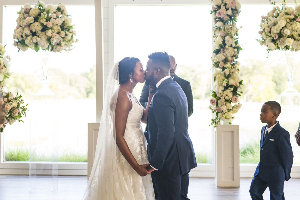 Dallas Wedding- Pharris Photography- Ceremony- Alexiss + Chaz- Florals- First Kiss