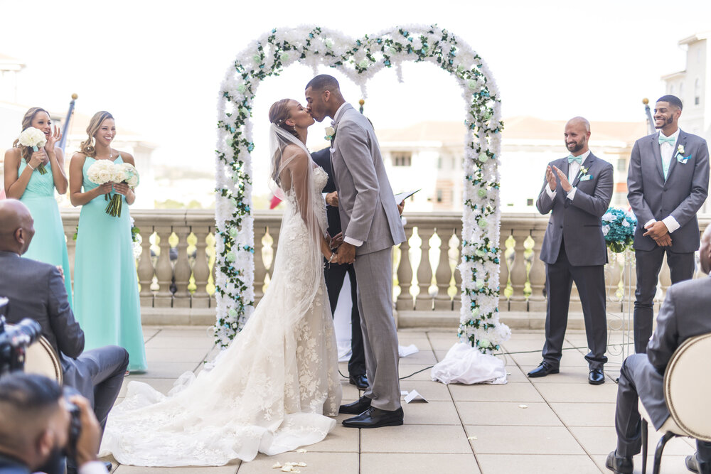 San Antonio Wedding- Elian Hotel and Resort- Pharris Photography- Ceremony- Amber + Kodi- First Kiss