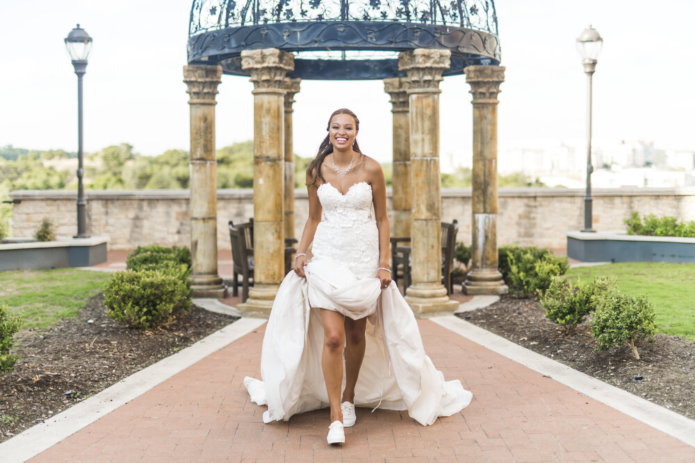 San Antonio Wedding- Elian Hotel and Resort- Pharris Photography- Couple- Amber + Kodi- Bride