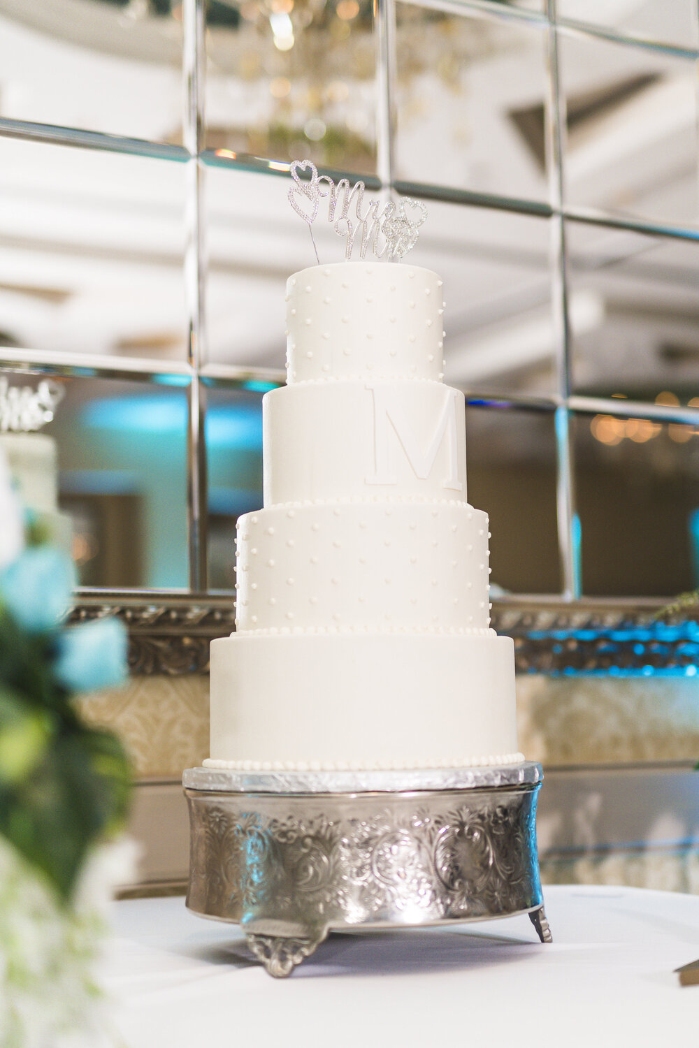 San Antonio Wedding- Elian Hotel and Resort- Pharris Photography- Reception- Amber + Kodi- Wedding Cake