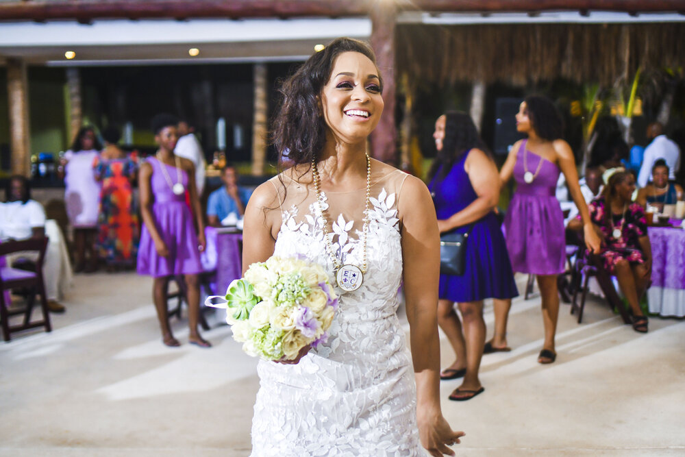 Cancún Wedding- Ed Dorado Royale Resort- Pharris Photography- Reception- Carrie + Eugene- Bouquet Toss