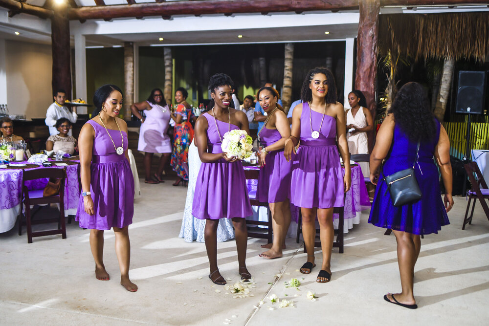 Cancún Wedding- Ed Dorado Royale Resort- Pharris Photography- Reception- Carrie + Eugene- Bouquet Toss