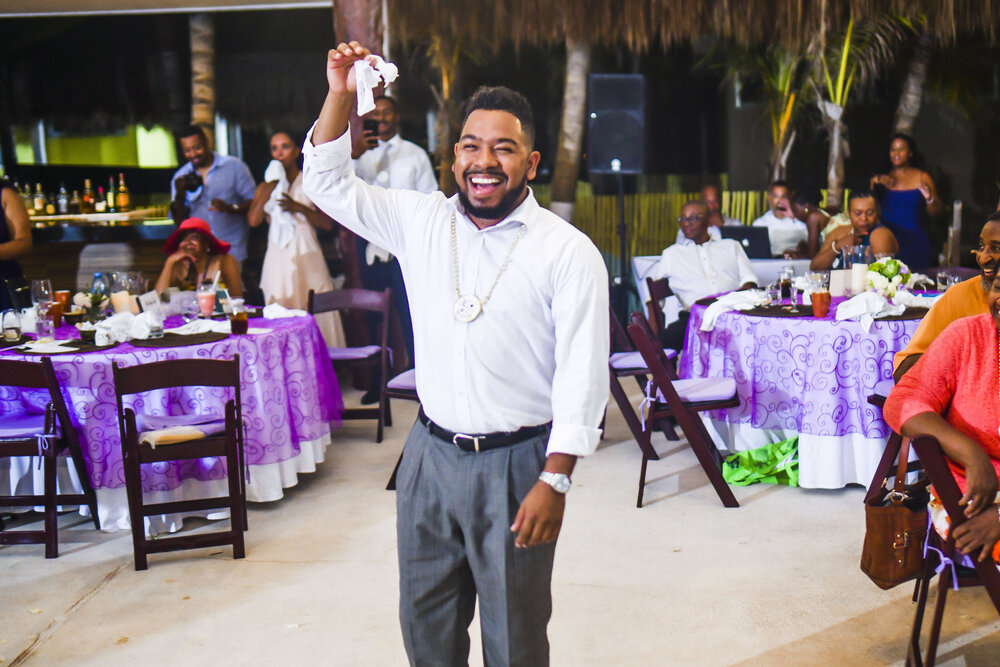 Cancún Wedding- Ed Dorado Royale Resort- Pharris Photography- Reception- Carrie + Eugene- Garter Toss