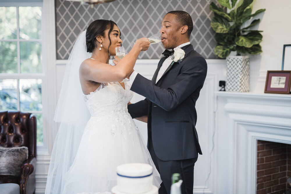 Mansfield Wedding- Aristide Mansfield - Pharris Photography- Reception- Morgan + Trevor - Bride and Groom-Cake