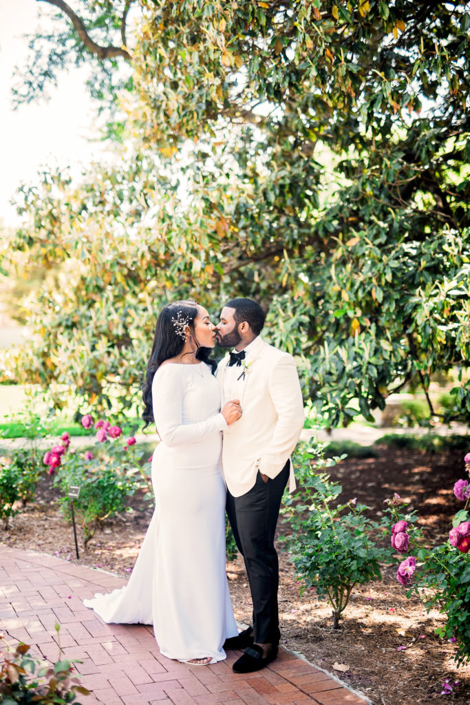 Dallas Arboretum wedding elopement bride and groom kissing winter